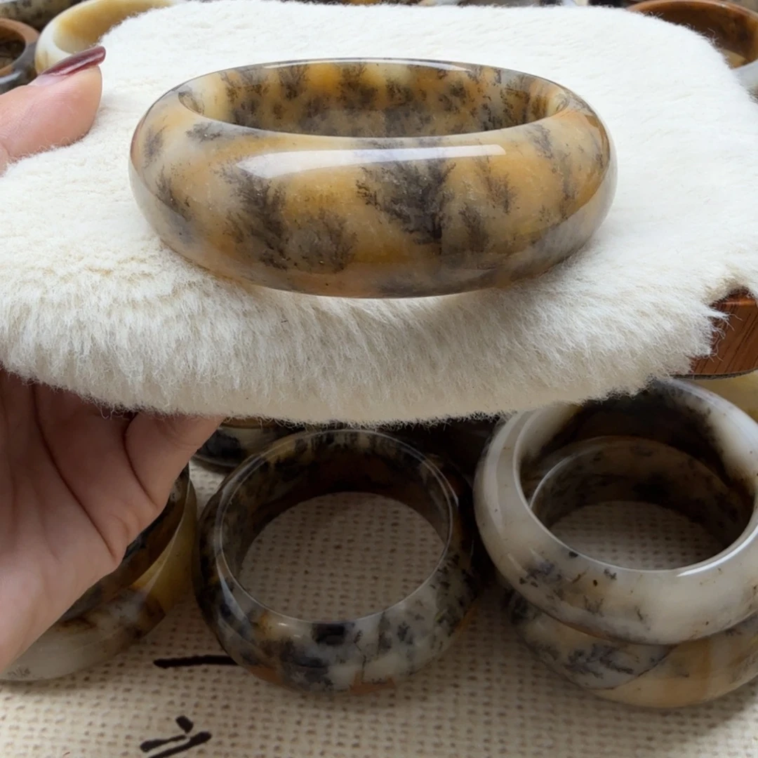 石英质玉（非洲翠）未镶嵌手镯60口径880米