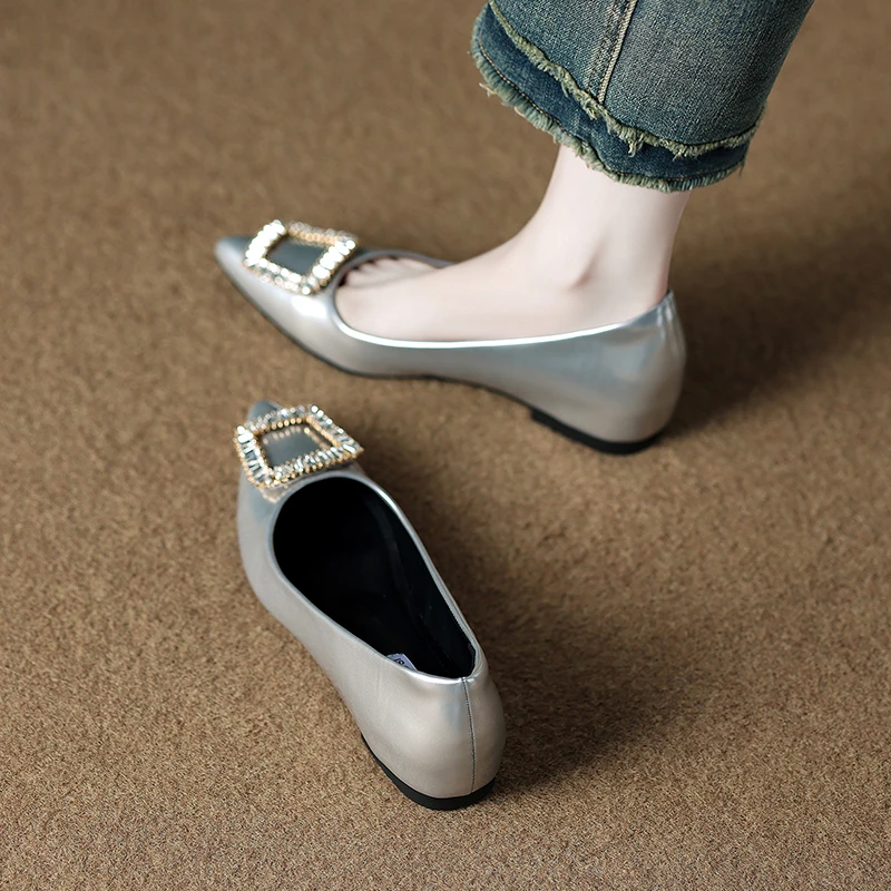 法式单鞋软底瓢鞋女新款早春浅口水钻方扣时尚女鞋通勤鞋配裙子