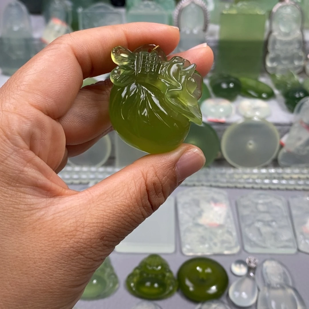 蛇纹石玉未镶嵌颈饰