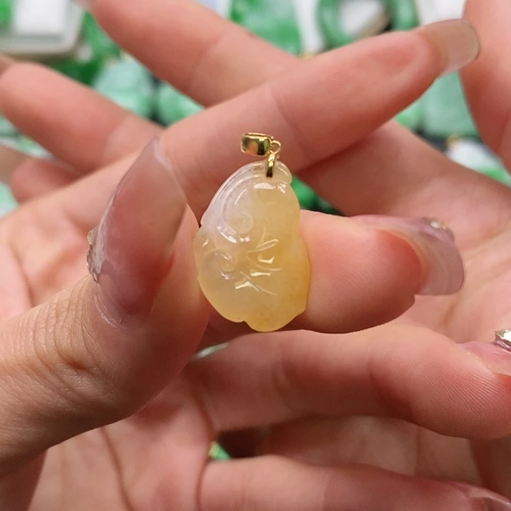翡翠颈饰未镶嵌吊坠