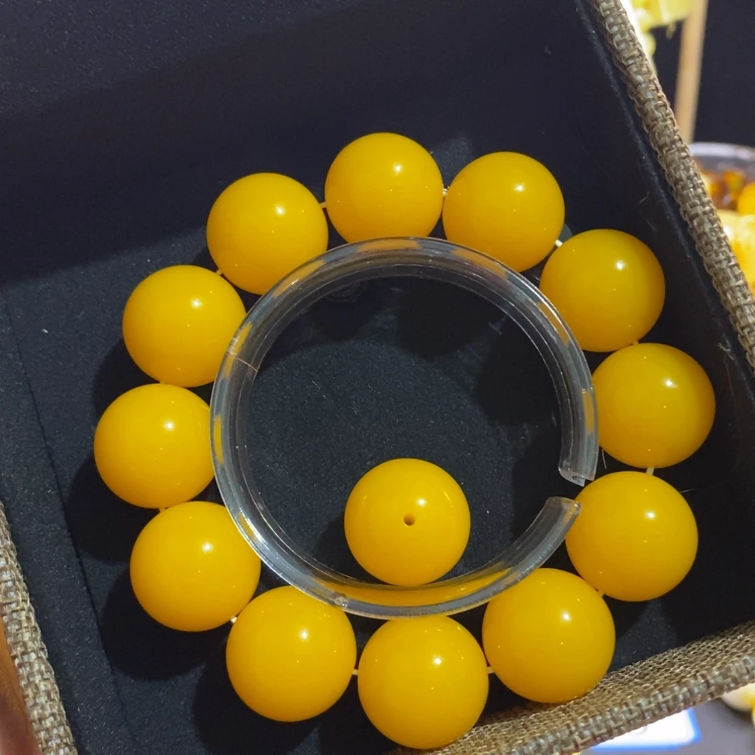 诚***桥非金属鸡油黄手串20