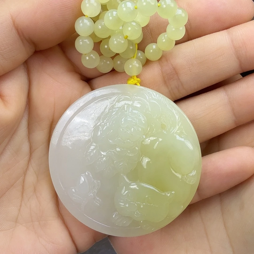 路***过和田玉未镶嵌颈饰