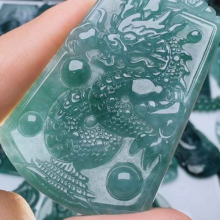 翡翠未镶嵌颈饰天然的A货翡翠多样性发其一