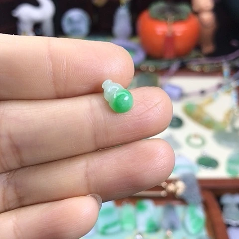 翡翠颈饰未镶嵌葫芦