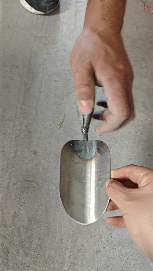 直播间白色小圆铲有瑕疵正常使用