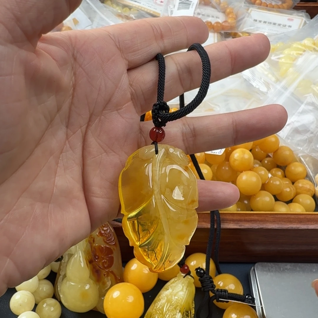 未镶嵌琥珀珠宝奇石