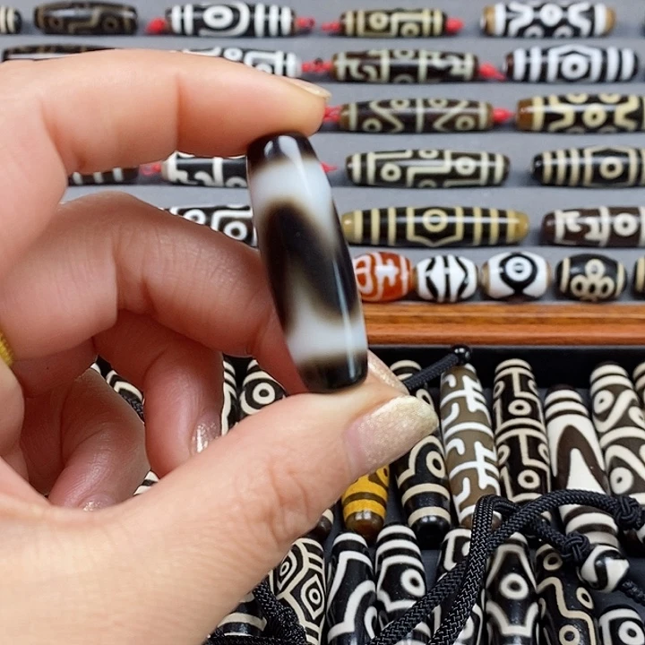 未镶嵌颈饰玛瑙/玉髓迷*