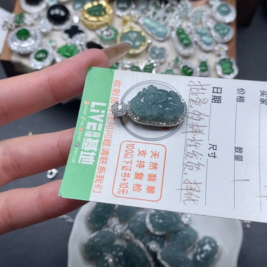 翡翠颈饰未镶嵌翡翠