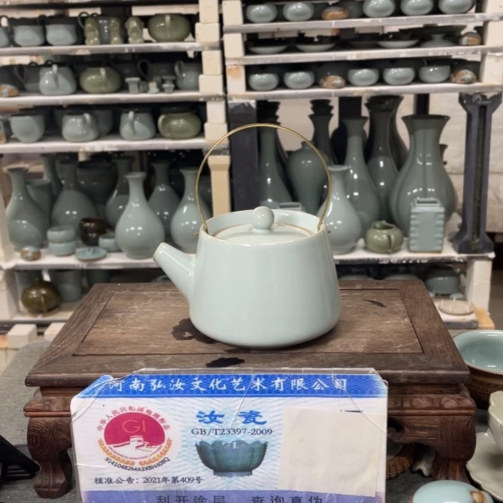 摆件天青釉提梁壶