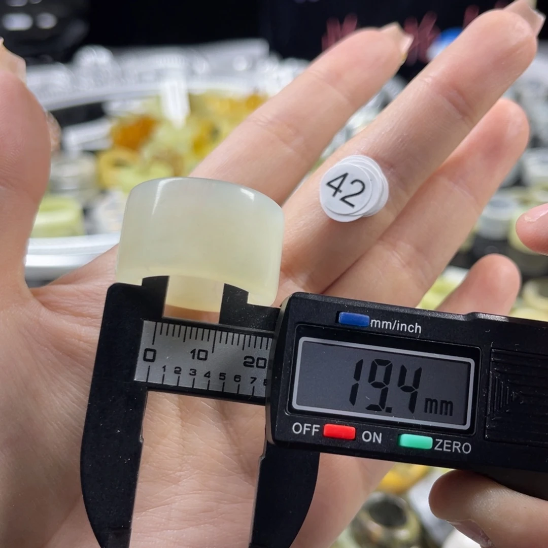 蛇纹石玉未镶嵌戒指