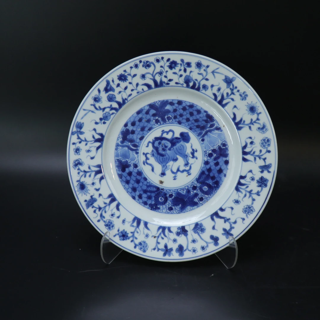 Lot.25121609清康熙青花瑞兽花卉纹折腰赏盘 直径：约24.5cm