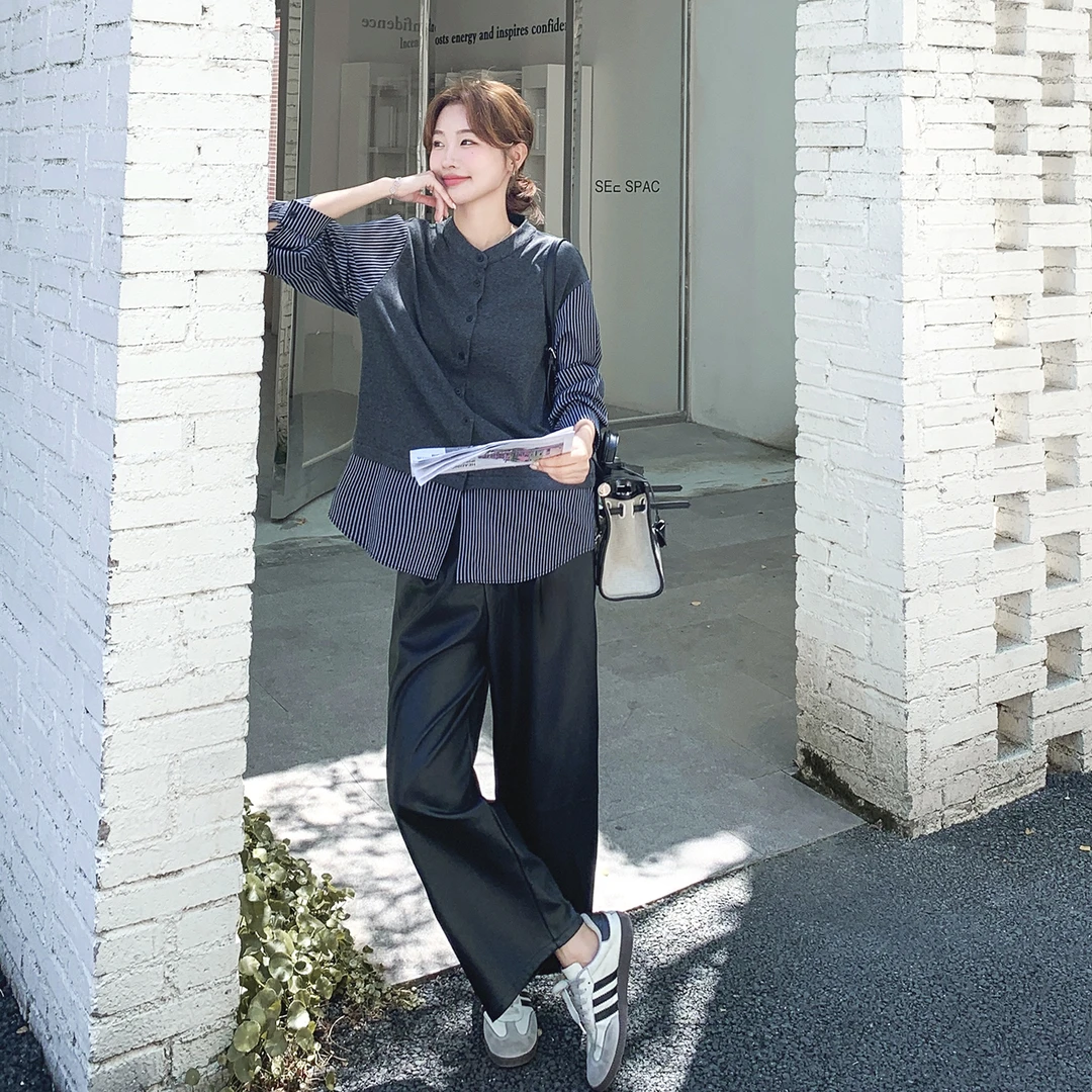 韩系ootd休闲通勤穿搭早秋一整套女假两件条纹上衣阔腿皮裤两件套