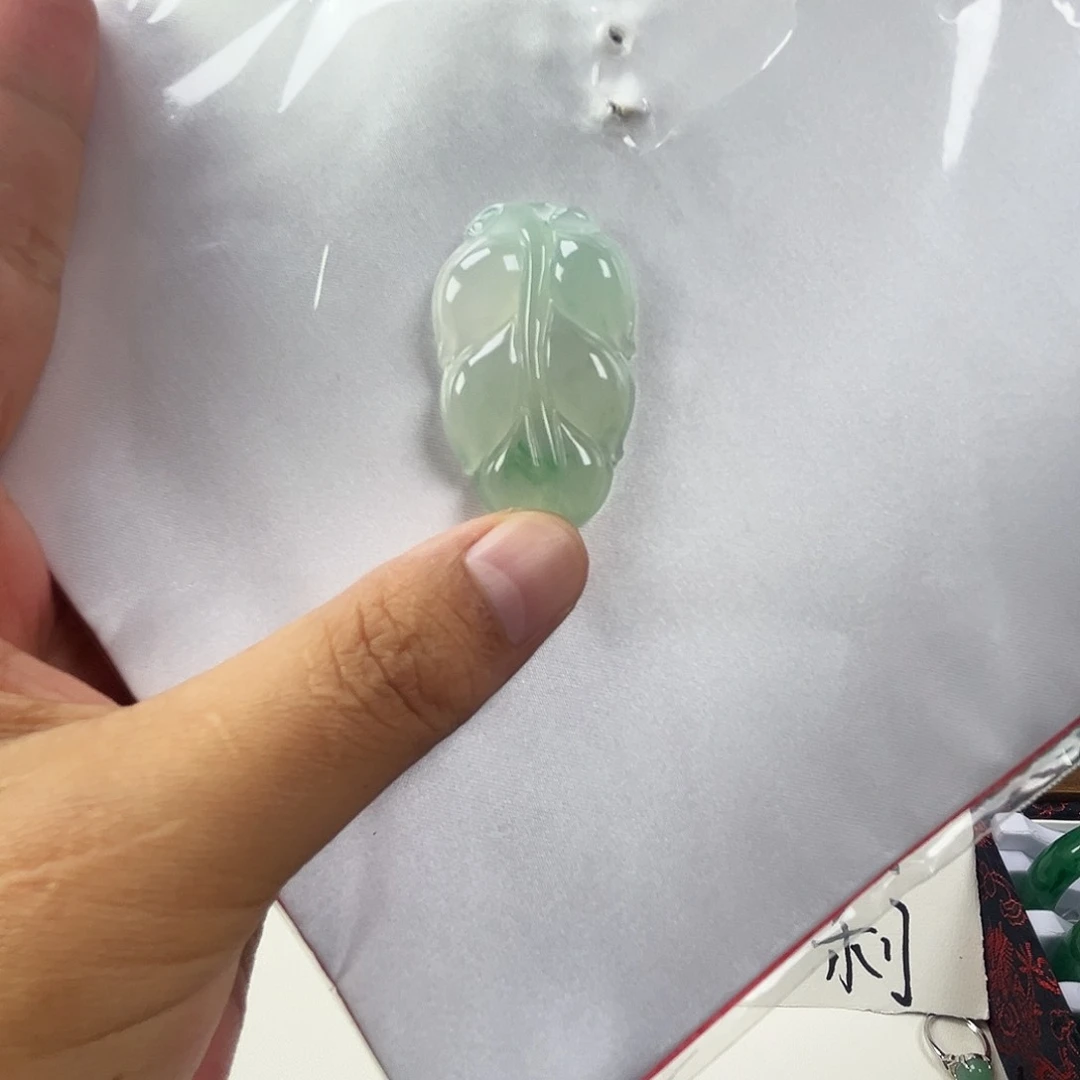 石英质玉未镶嵌颈饰