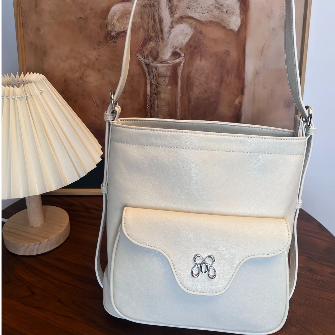 OMI/欧米2025年春季新款真皮轻奢通勤简约大容量复古单肩水桶包