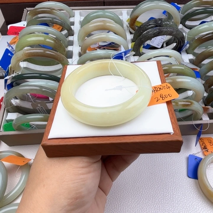 未镶嵌手镯和田玉七月