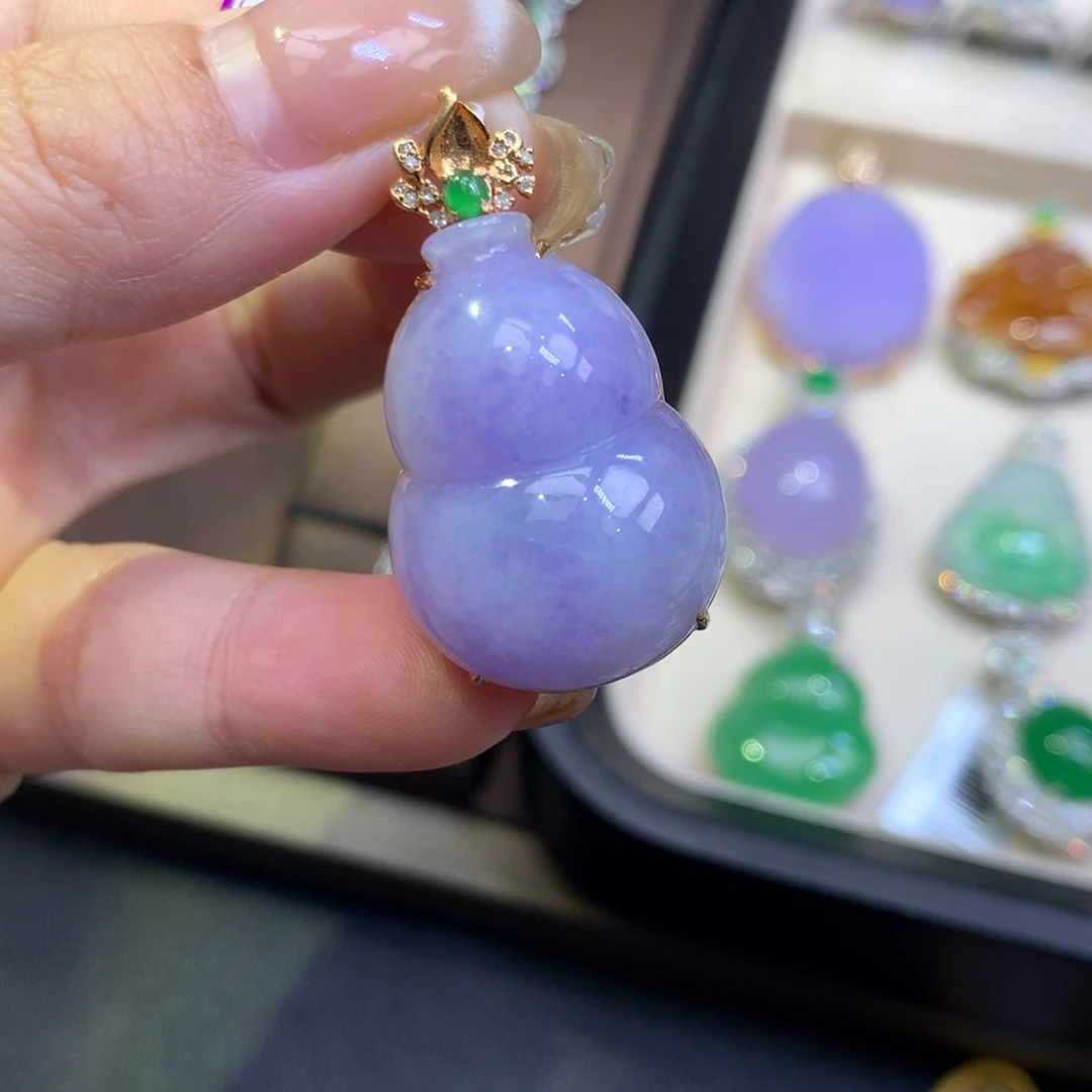 翡翠18K金镶嵌颈饰