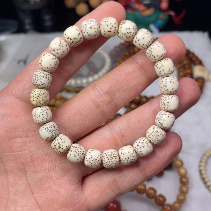 星月菩提吊坠10*9老型原白大留白