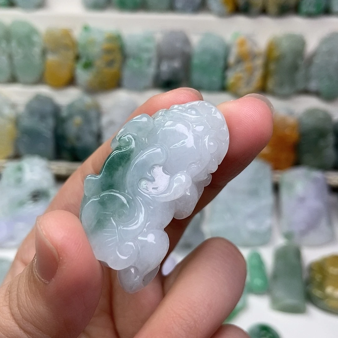 翡翠未镶嵌吊坠(赠链)