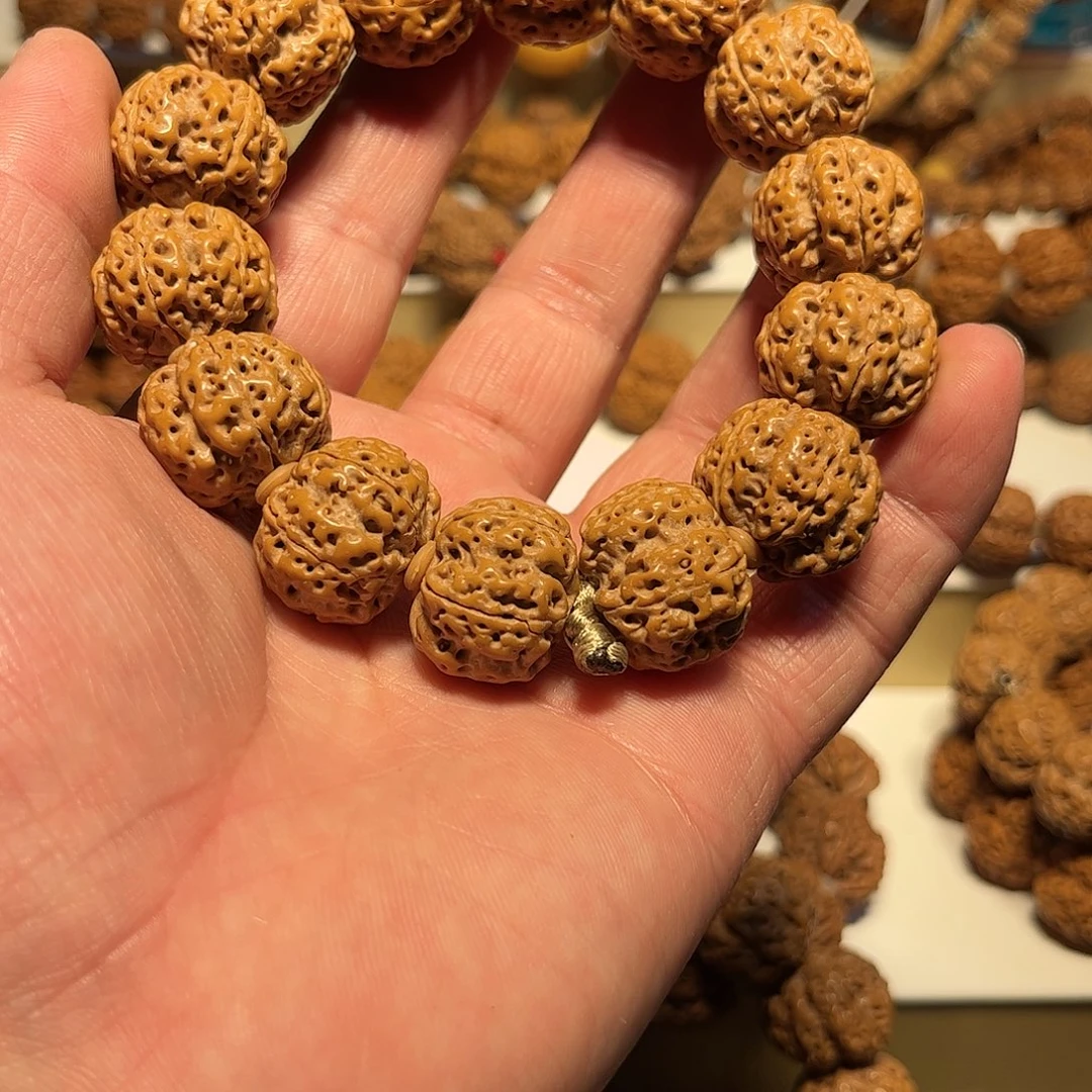 金刚菩提吊坠倾*于梅花