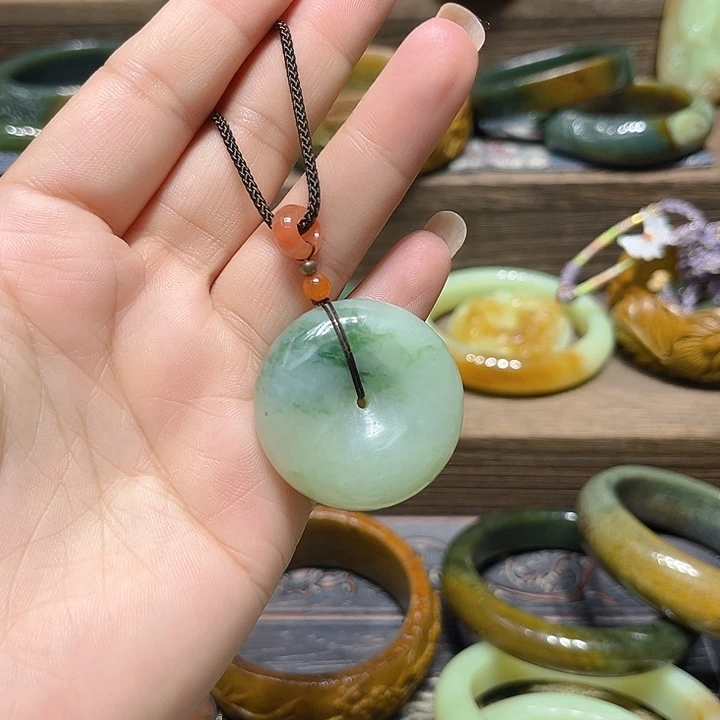 岫岩河磨玉（透闪石质玉）手镯未镶嵌