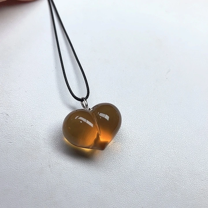 敖***肆未镶嵌颈饰琥珀天然缅甸琥珀桃心吊坠