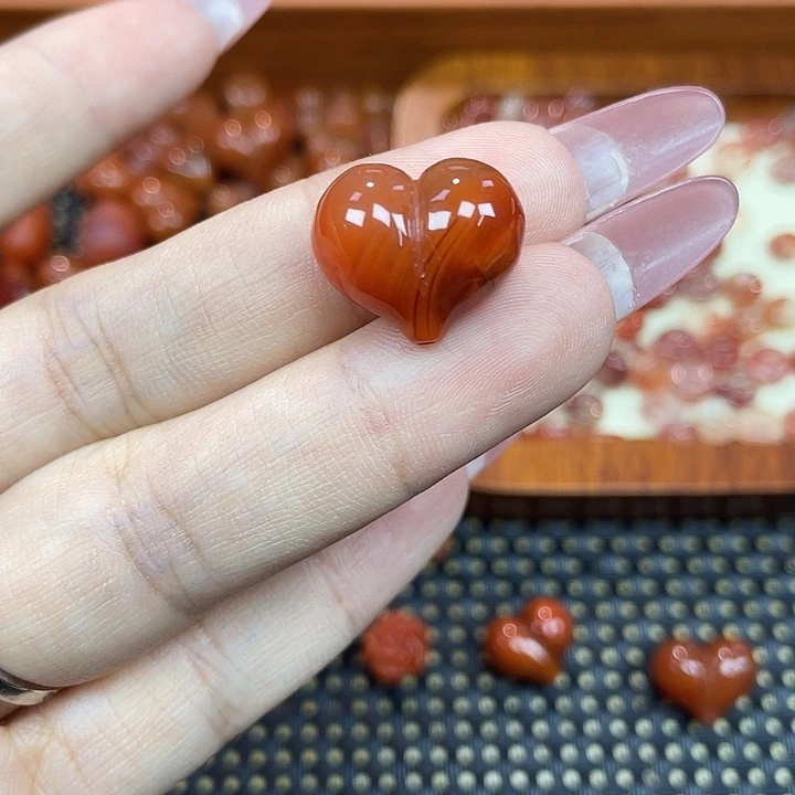 南红玛瑙未镶嵌颈饰火焰纹屁桃