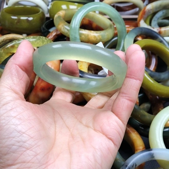 蛇纹石玉手镯未镶嵌用****2