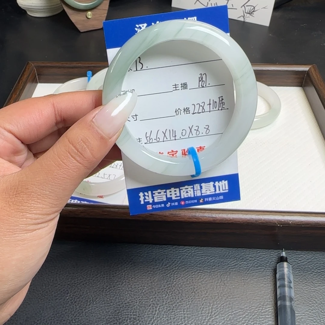 须***臾石英质玉未镶嵌手镯13