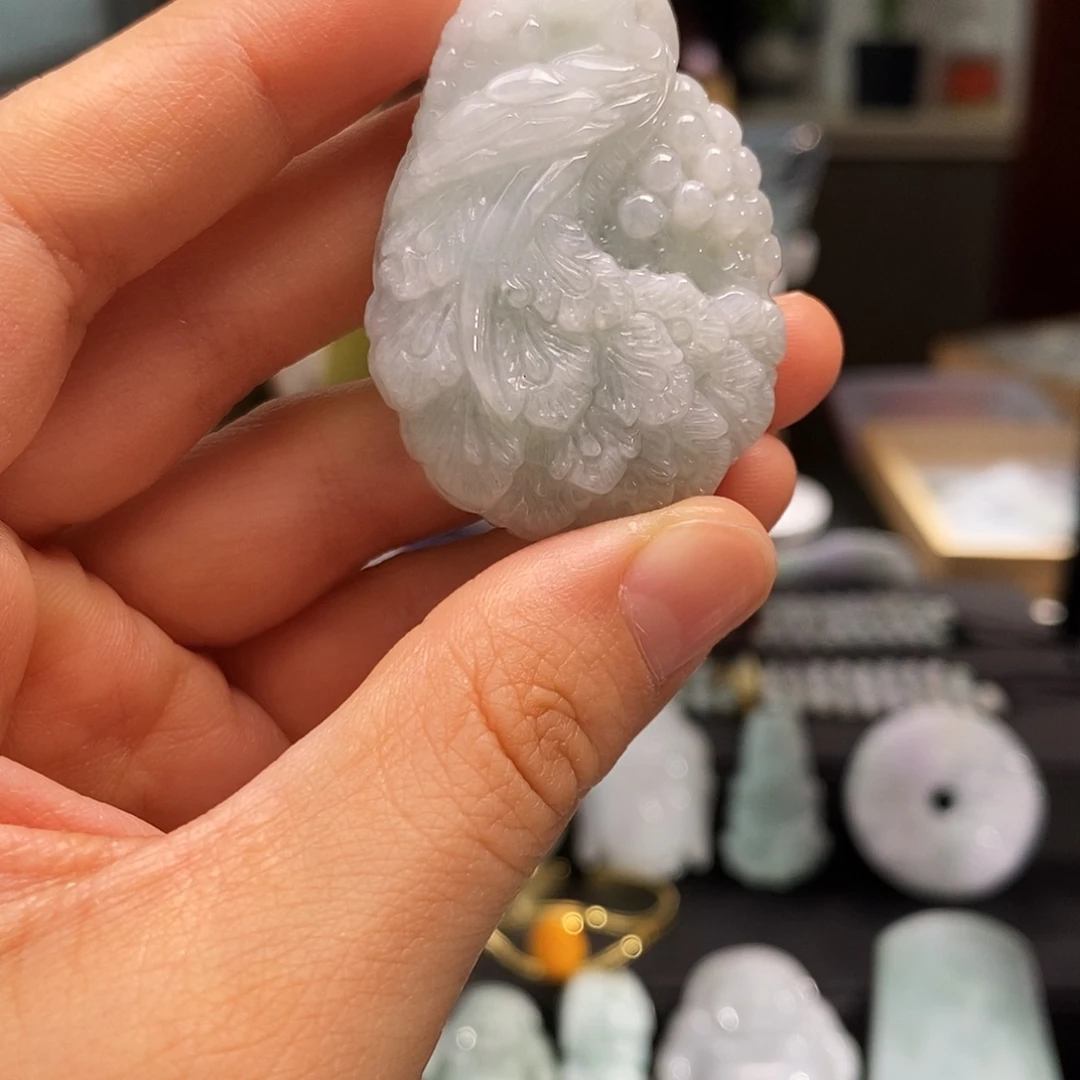 翡翠未镶嵌颈饰凤凰