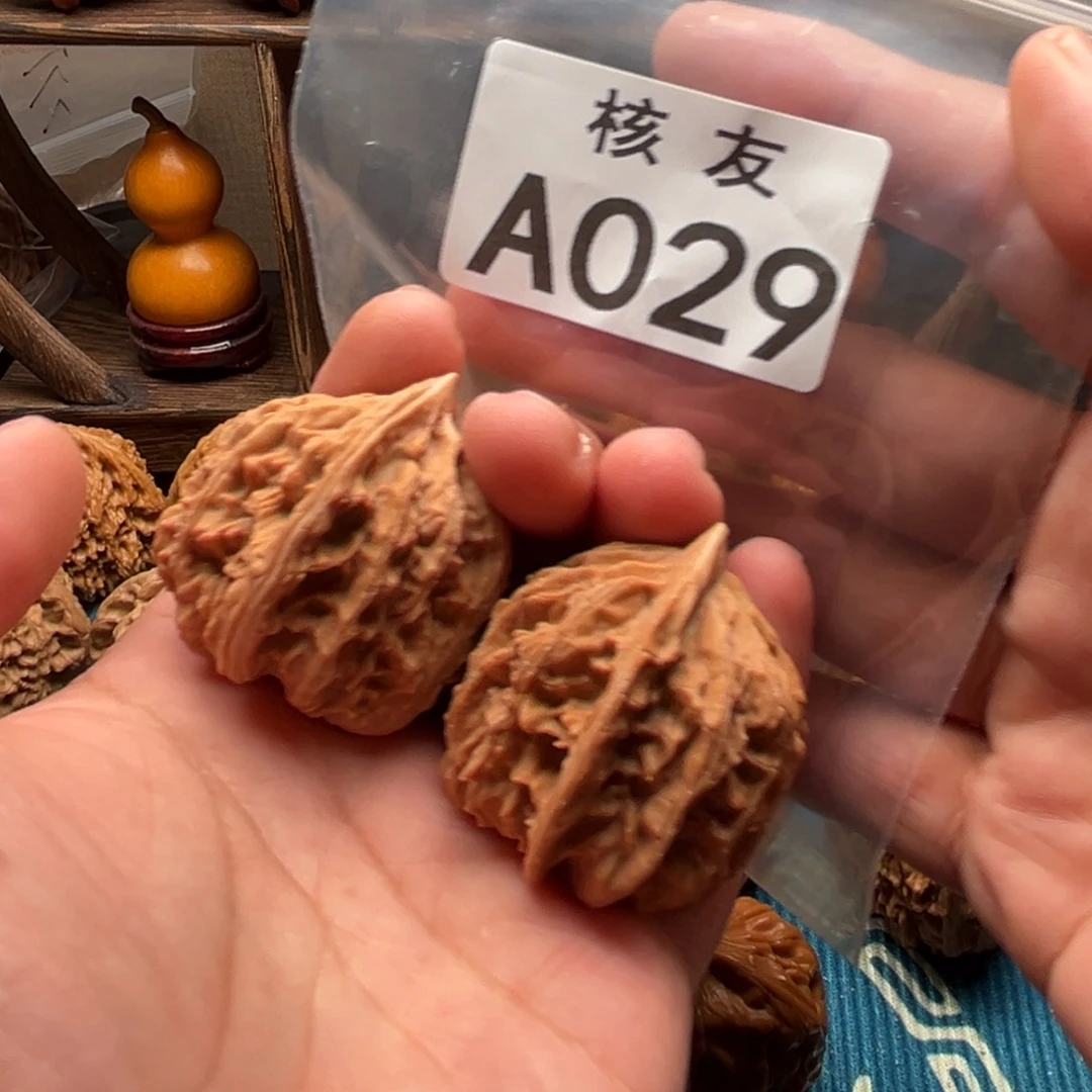 文玩核桃吊坠野生鸡心