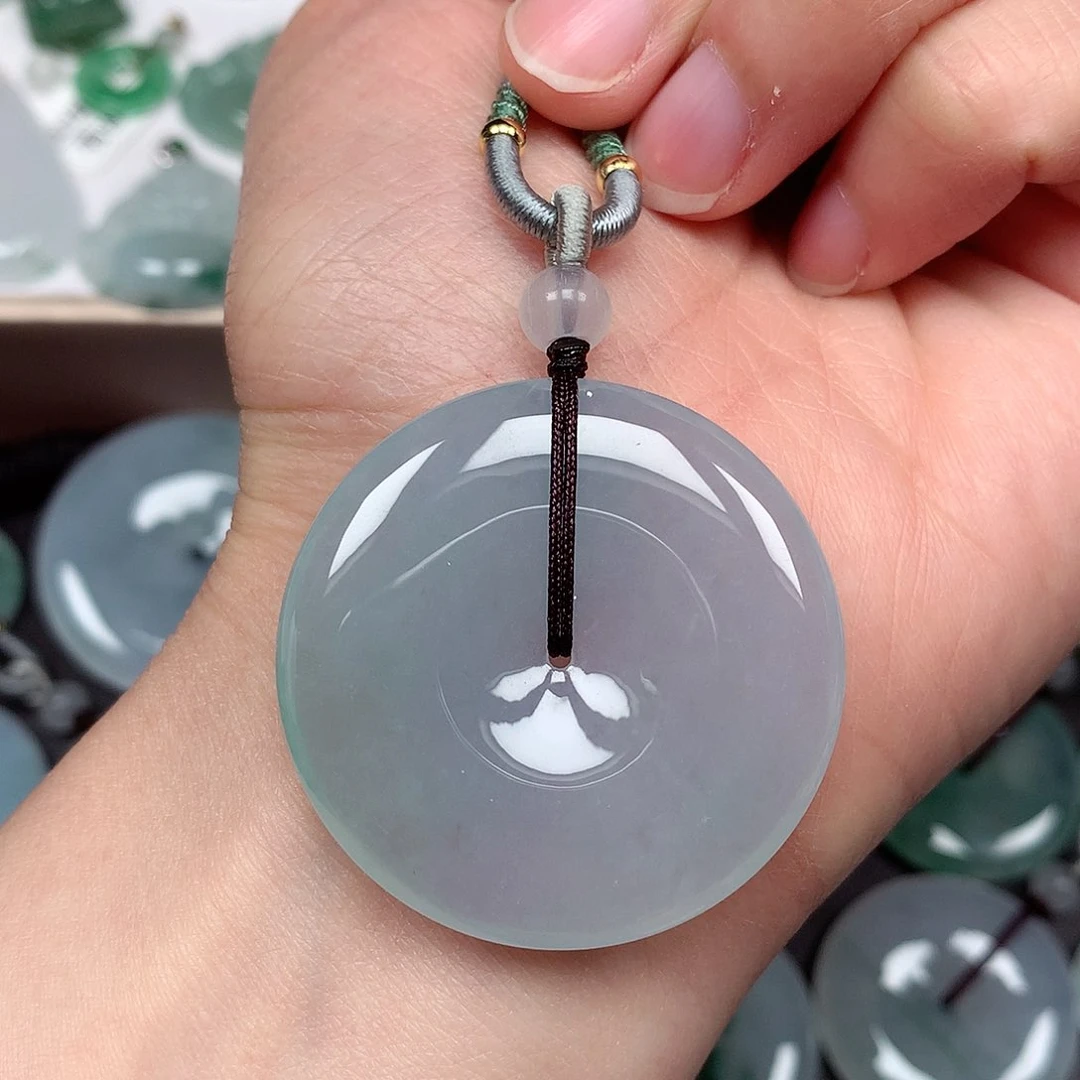 翡翠颈饰未镶嵌平安扣