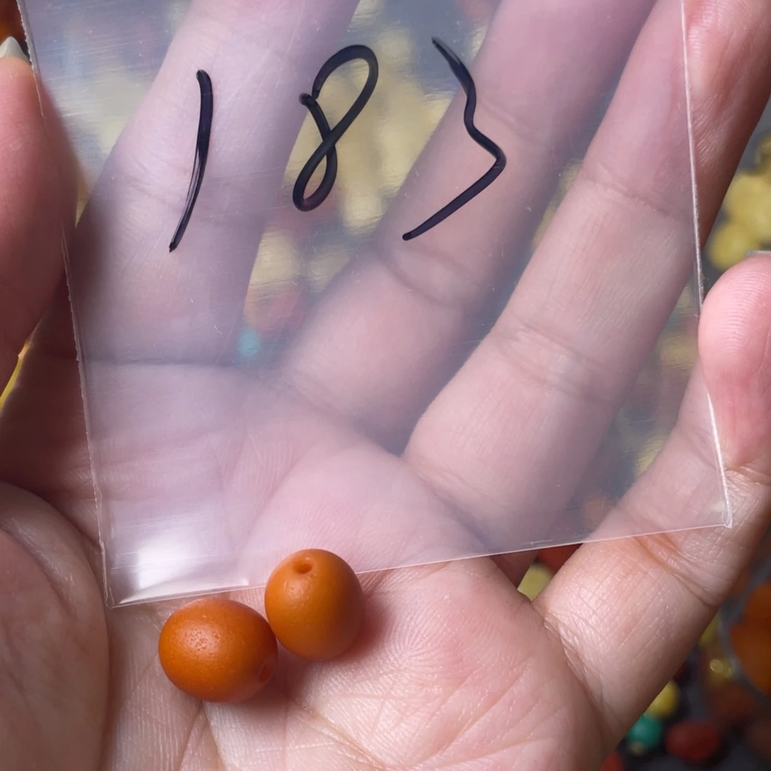 琥珀裸石未镶嵌配饰