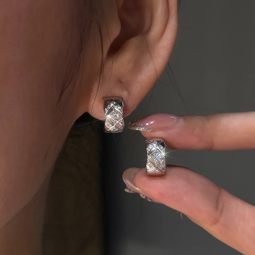 QANNA【满钻菱格】18K金天然钻石轻奢小香风钻石耳扣耳环AF