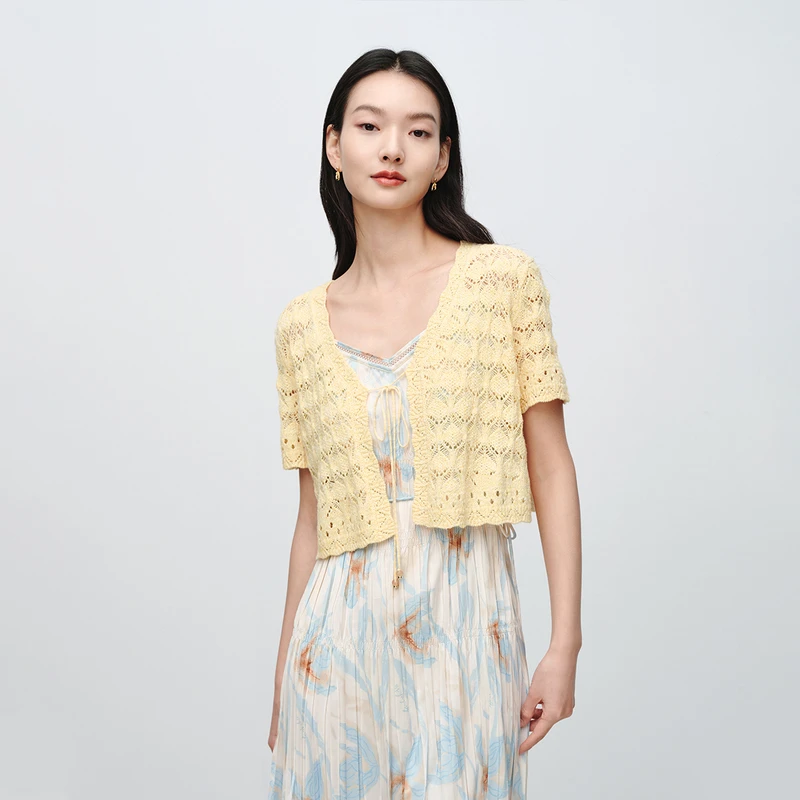 EP雅莹新款女装 亚麻混纺镂空短款披肩短袖针织开衫9110A