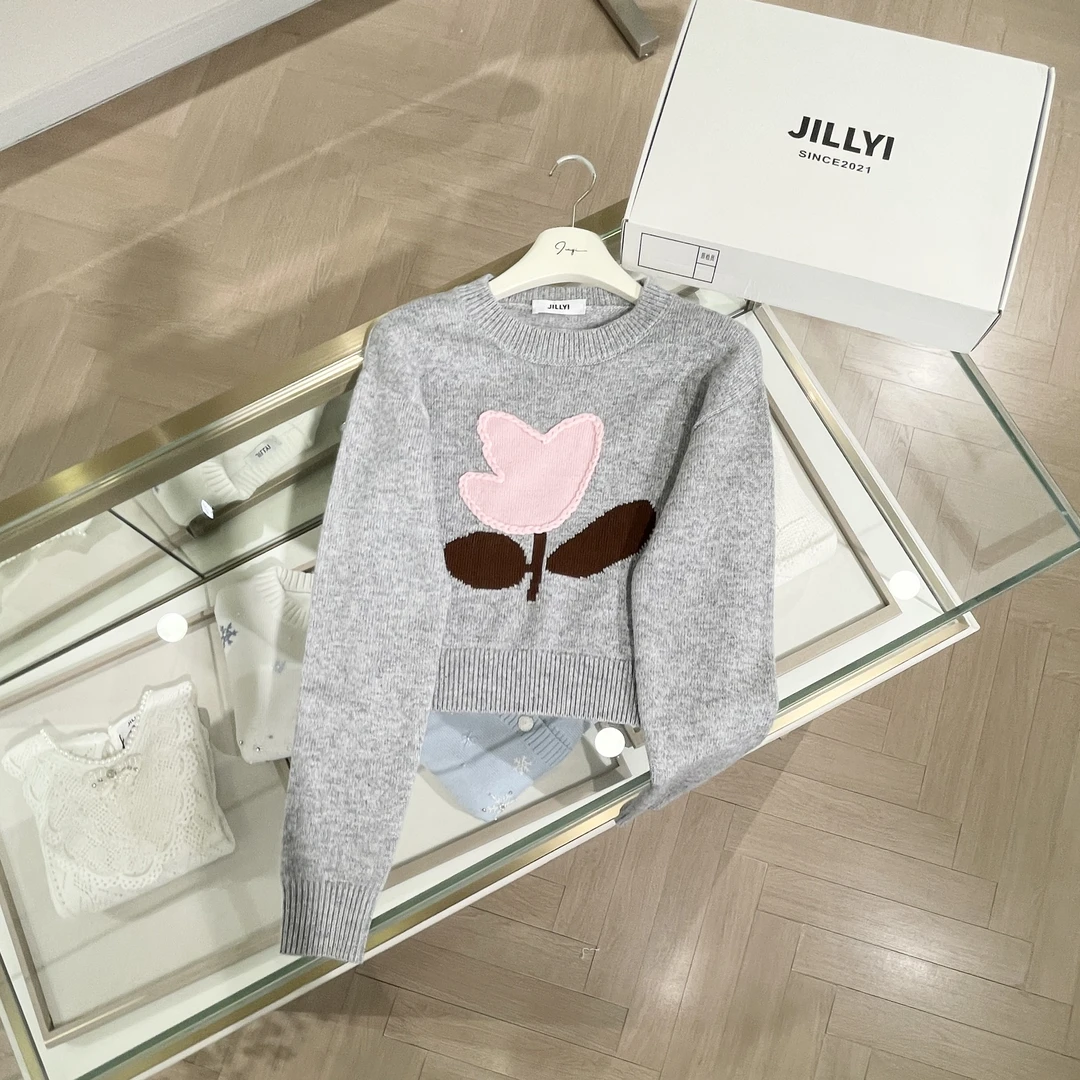 jillyi【郁金香少女】灰色圆领卡通花朵图案少女风时尚百搭针织衫