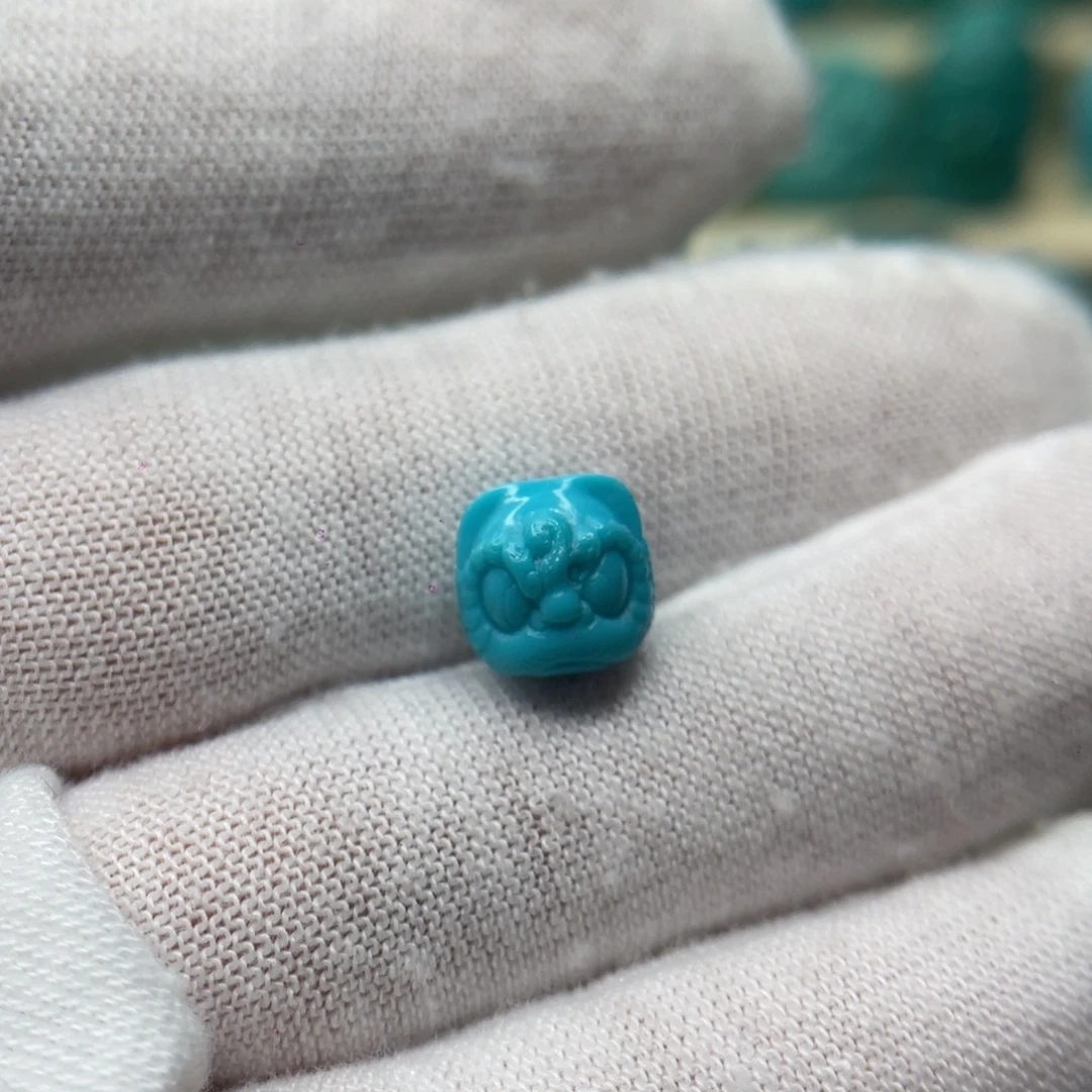 绿松石未镶嵌颈饰卡8.5
