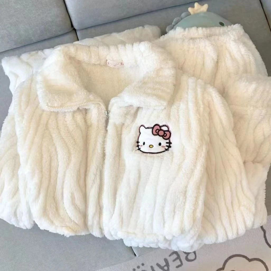 芯语婷秋冬季新款凯蒂猫睡衣女长毛绒御寒保暖甜美风家居服可外穿