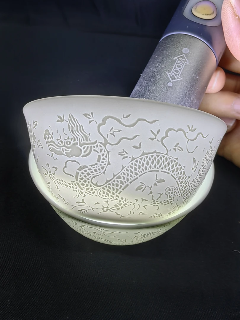 白胎龙纹雕刻口杯