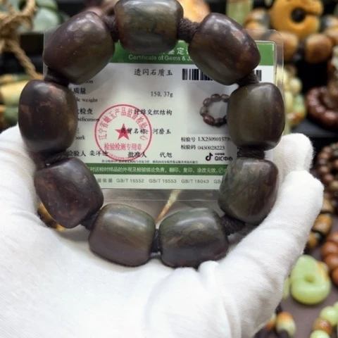 未镶嵌岫岩河磨玉（透闪石质玉）挂件