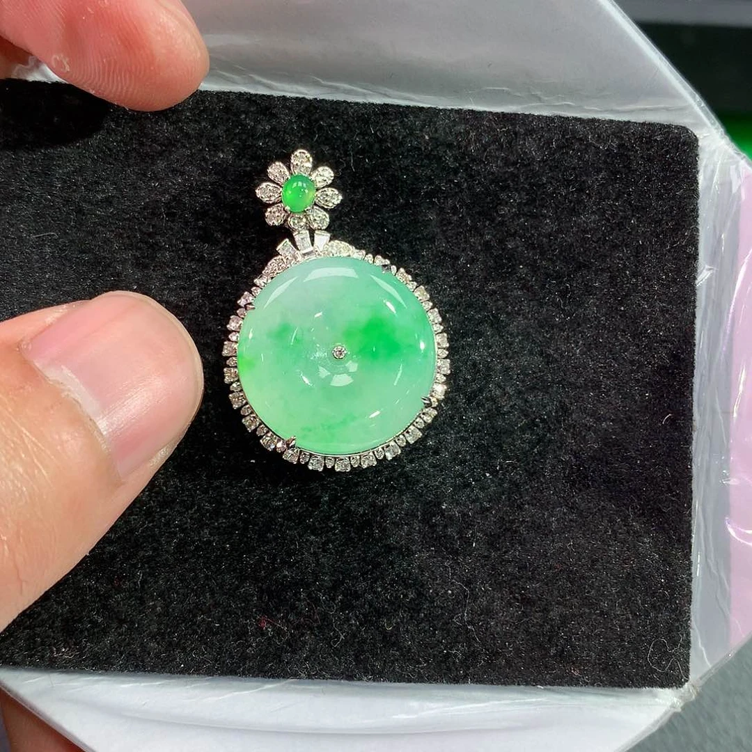 翡翠吊坠(赠链)18K金镶嵌