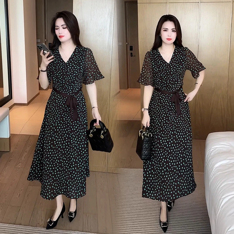 时尚收腰系带波点气质连衣裙女2025夏季新款洋气V领过膝显瘦裙子