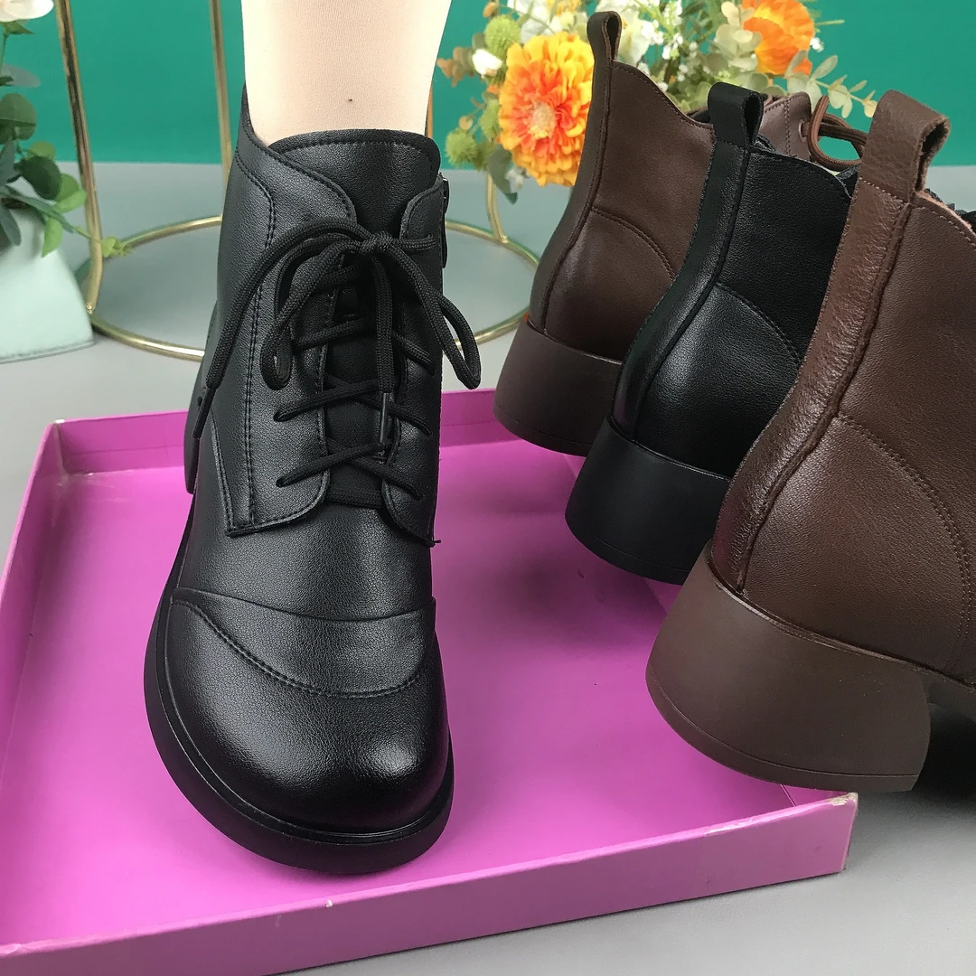 修面皮胶粘休闲风女圆头防脏秋冬马丁靴厚款短筒防滑