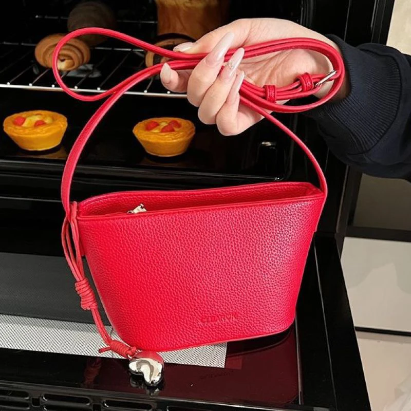 手机袋洋气真皮质感单肩款欧美风便携式斜挎包休闲小包包便携潮流