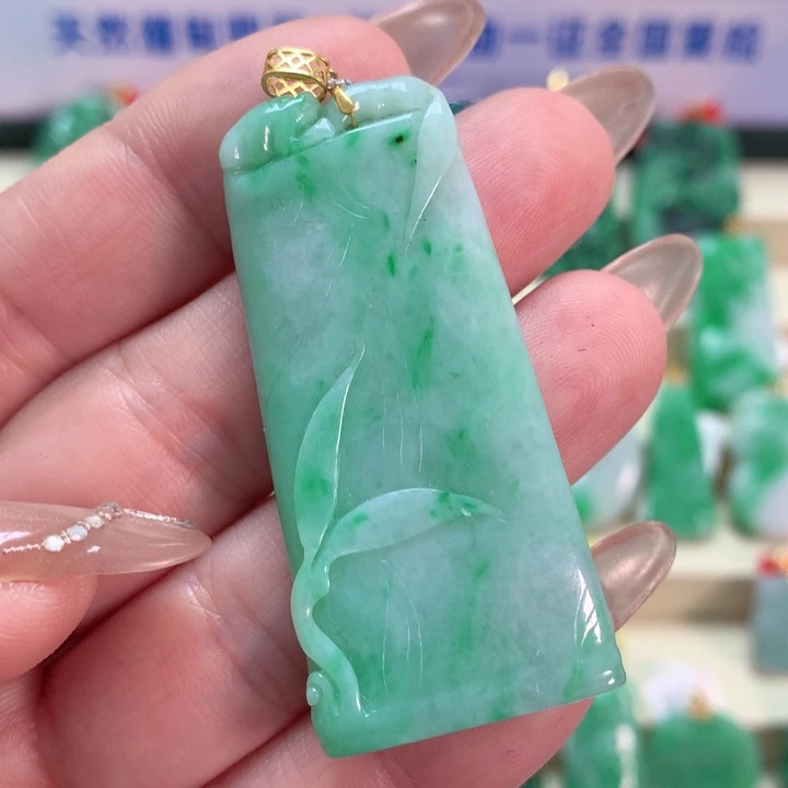 翡翠吊坠(不含链)18K金镶嵌