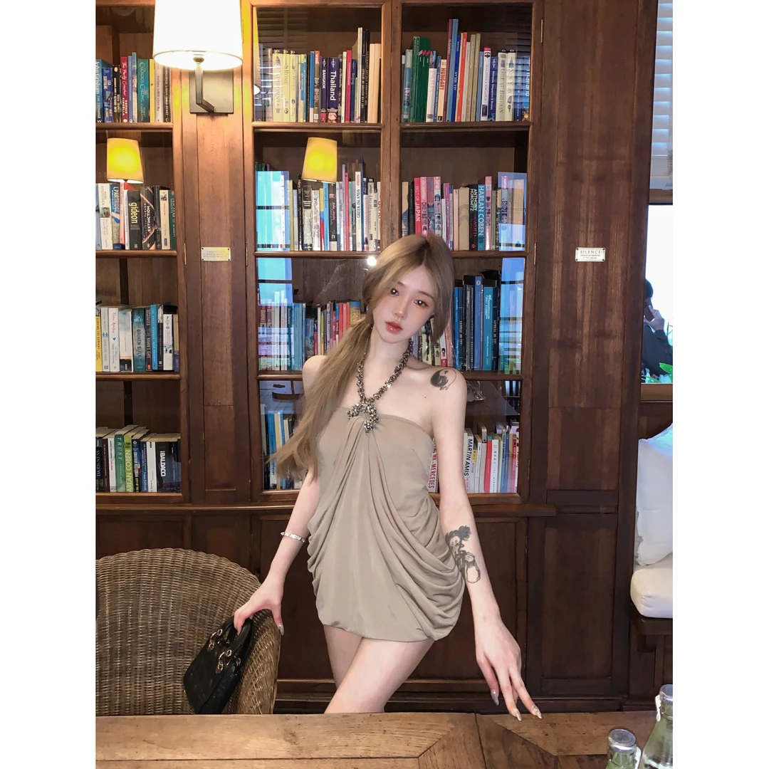 重工挂脖褶皱抹胸背心女韩系时尚百搭高级纯欲风绝美别致外穿上衣