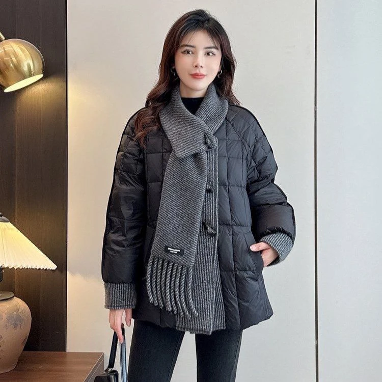 时尚设计感拼接袖外套女2025年秋冬新款休闲百搭显瘦围巾圆领上衣