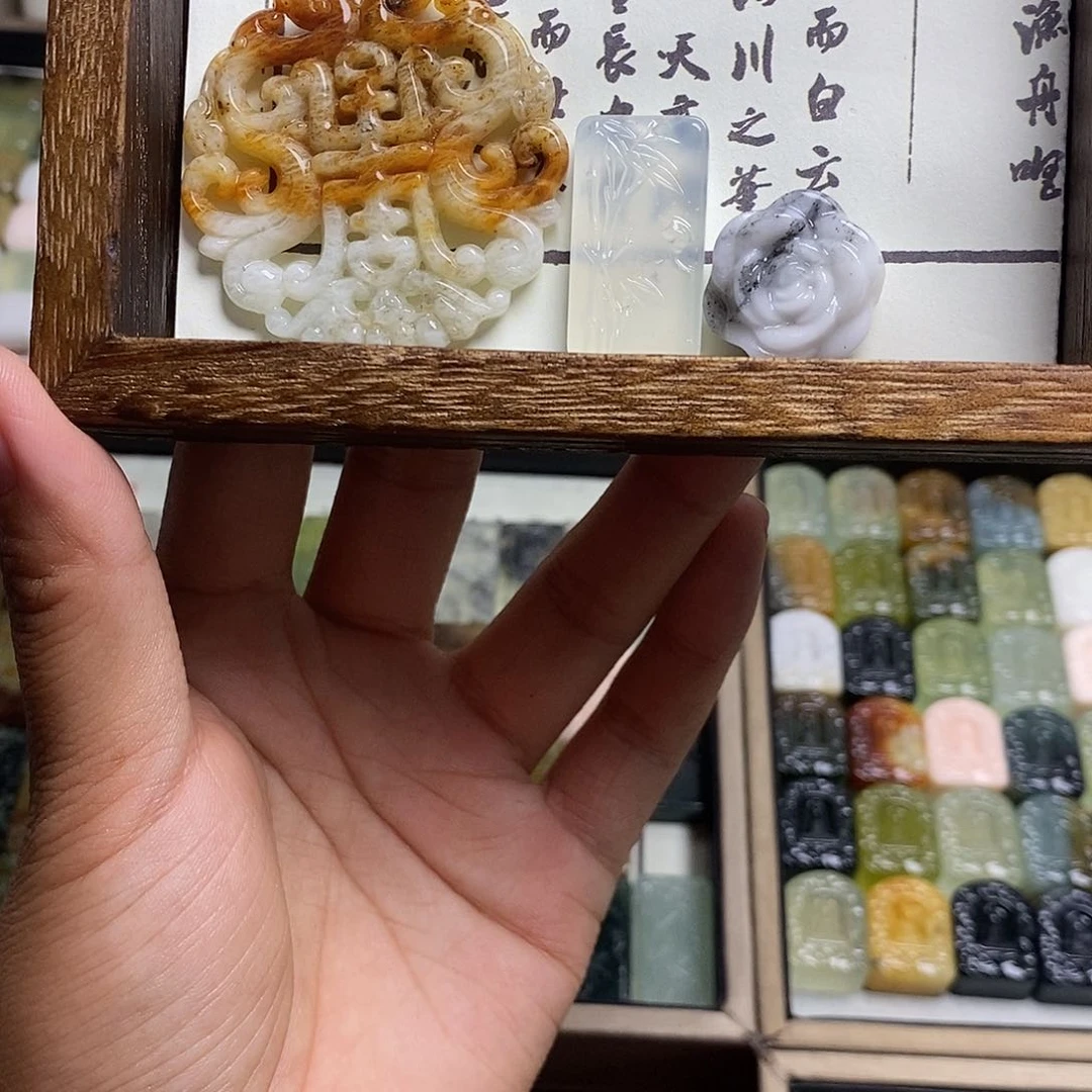 蛇纹石玉合金颈饰