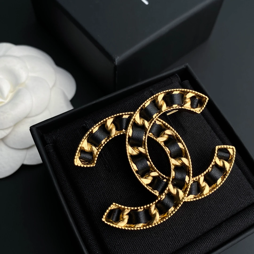 全新未使用 Chanel/香奈儿 经典双C 黑金皮穿链logo胸针 S4850