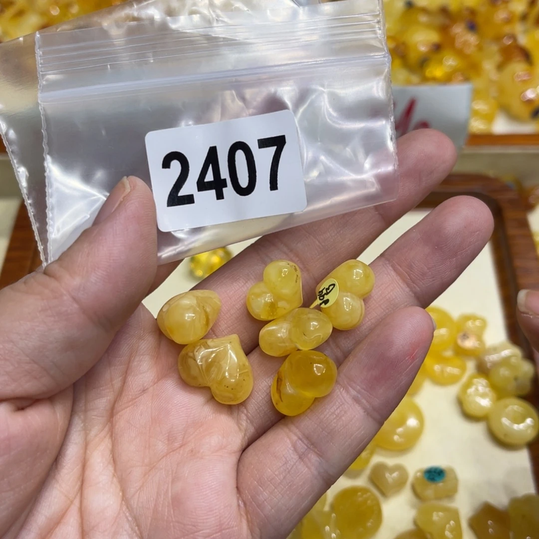 阮***芯琥珀未镶嵌珠宝奇石