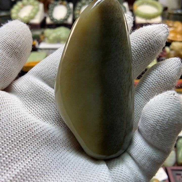 未镶嵌岫岩老玉（透闪石质玉）把件
